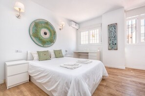 3 bedrooms, iron/ironing board, travel crib, free WiFi