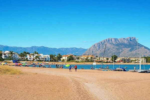 شاطئ