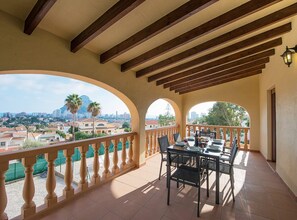 تناول الطعام بالخارج