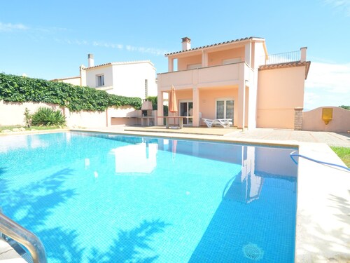 Maison très spacieuse avec piscine privée