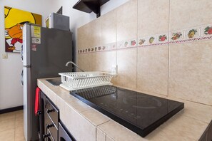 Fridge, microwave, stovetop, coffee/tea maker