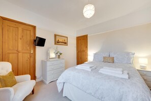 3 habitaciones, tabla de planchar con plancha y cuna de viaje 