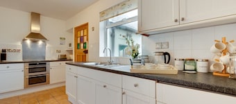 Coastguard Cottage - Three Bedroom House, Sleeps 5
