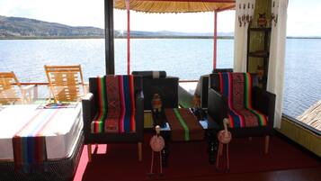 Chambre Deluxe, 1 trĂšs grand lit | 1 chambre, couette en duvet d'oie, bureau, draps fournis