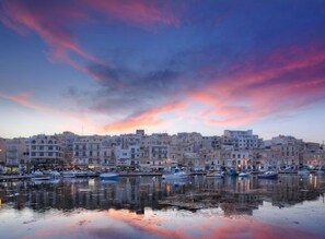 Marina - Sea View 2 Bed Apartment close to beach Hpi6768 (Wied il-Ghajn)