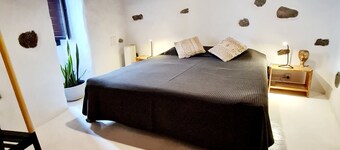 Ruime woning gelegen in strategisch punt van het eiland