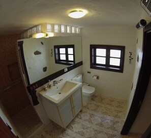 تجهيزات دش، مجففات شعر، مناشف، شامبو