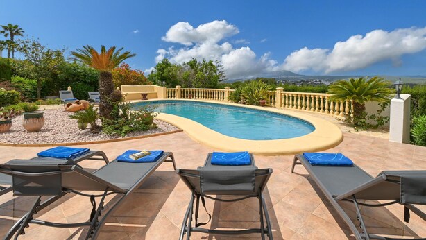 A poolside area with lounge chairs and a pool. - Large and comfortable villa  with private pool in Javea, on the Costa Blanca, Spain for 8 persons (Javea)