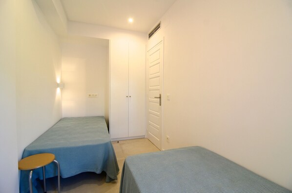 3 bedrooms, iron/ironing board, free WiFi, bed sheets - APARTMENT PASSEIG DEL MAR 9 (L'Escala)