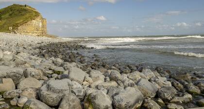 Situated at Nash Point Lighthouse, Stella provides accommodation for up to five guests.