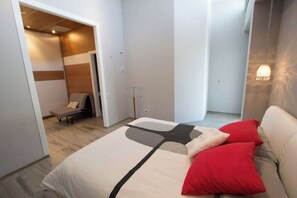 4 bedrooms, iron/ironing board, free WiFi