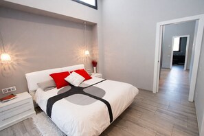 4 makuuhuonetta, silitysrauta/-lauta, ilmainen Wi-Fi