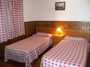 1 bedroom, iron/ironing board, bed sheets - LES PALMERES 28 (Estartit)