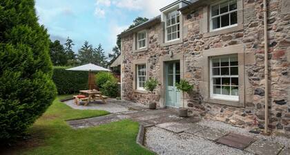 CRAILING COTTAGE - a peaceful country estate near to Jedburgh & Kelso