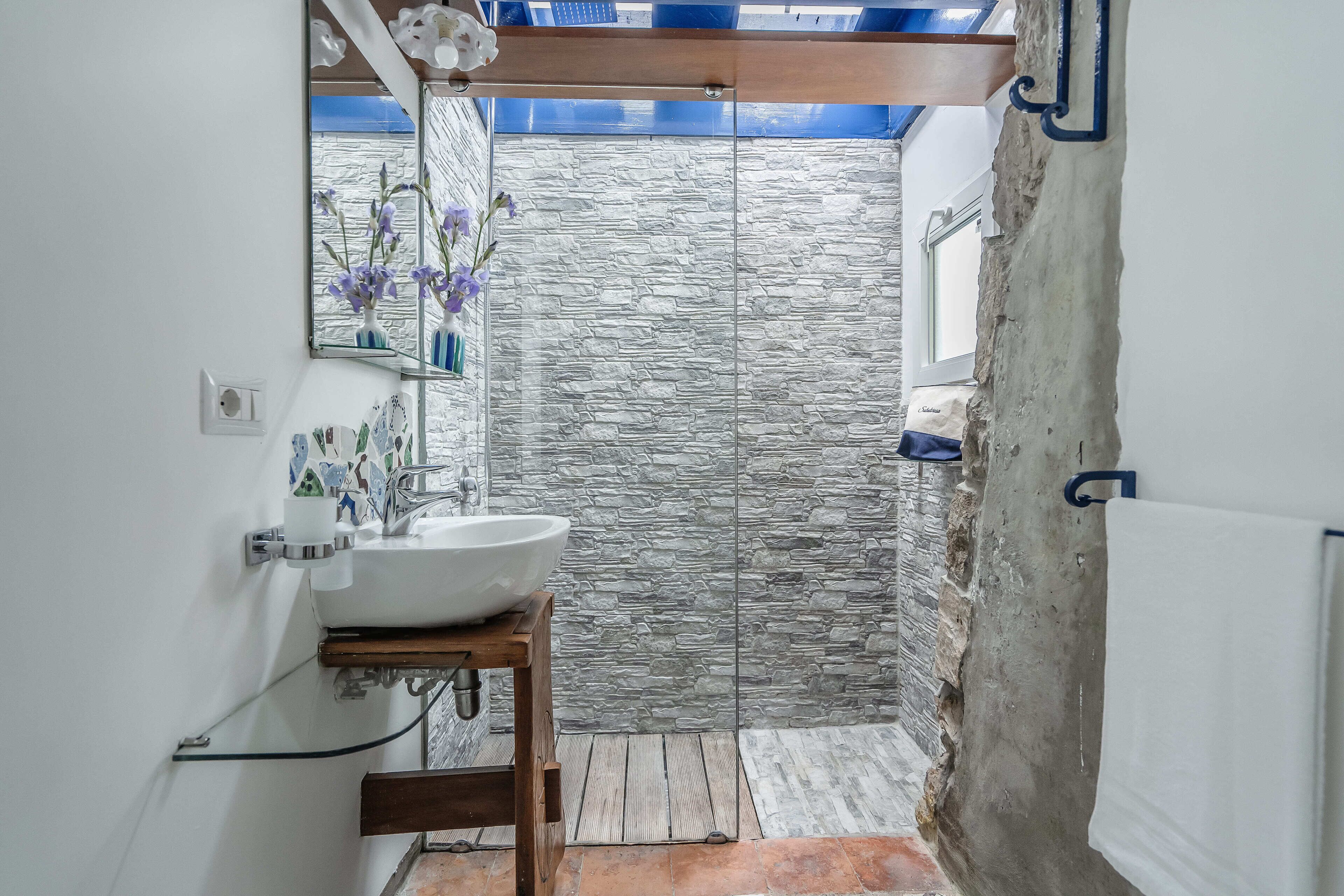Doccia, asciugacapelli, bidet, asciugamani