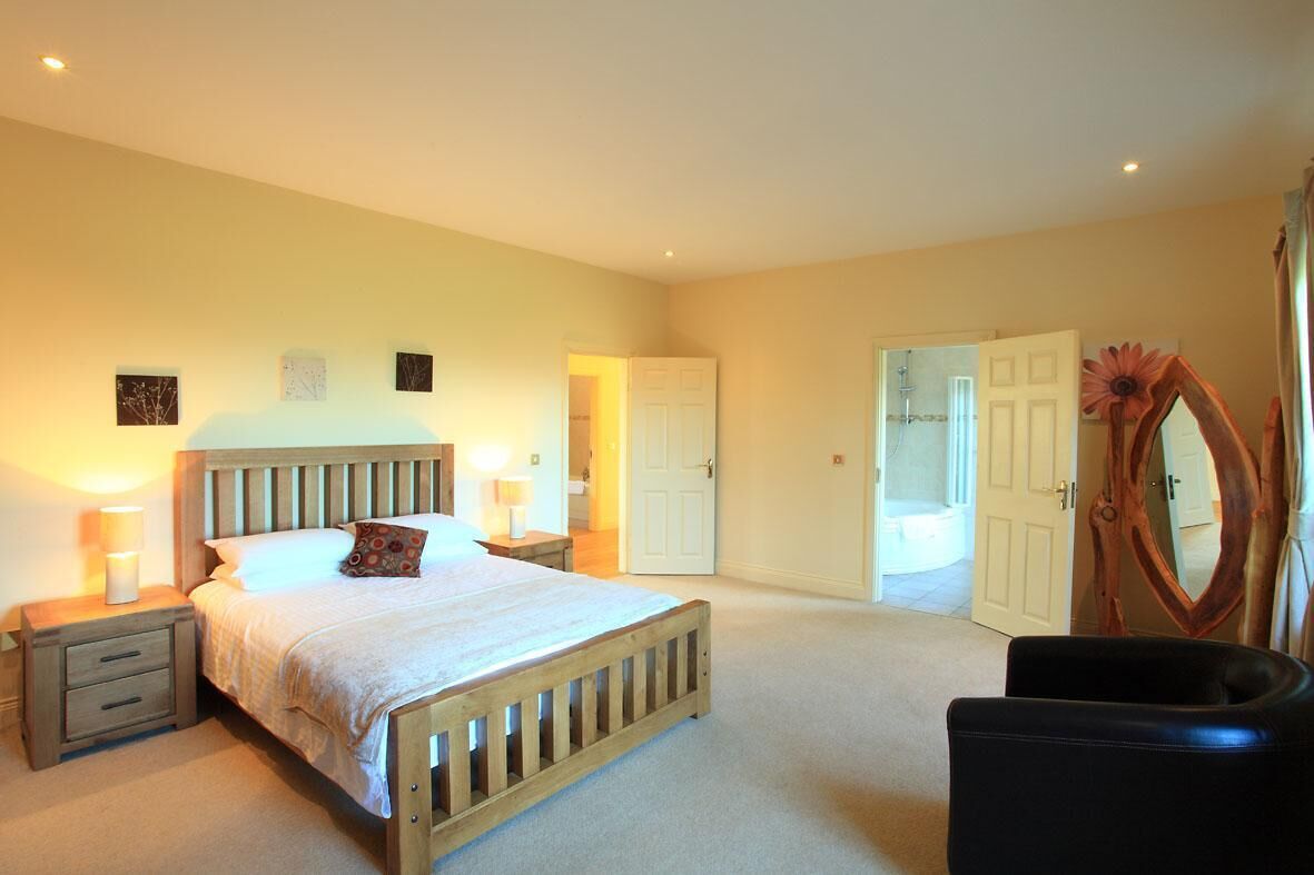 2 bedrooms, iron/ironing board, travel cot, free WiFi