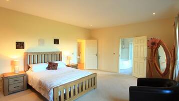 2 bedrooms, iron/ironing board, travel cot, free WiFi