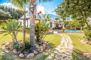 Property grounds - Cubo's Villa Ruiz. Pool, garden, (Alhaurín el Grande)