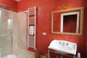 Bathtub, hair dryer - Ca' Dell'Artista with Balcony and Terrace (Venice)