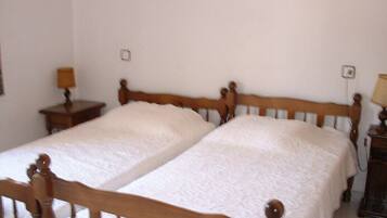 3 chambres, fer et planche Ă repasser, draps fournis