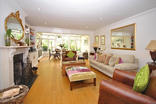 4 Chartwell Mews -  a town house that sleeps 7 guests  in 4 bedrooms