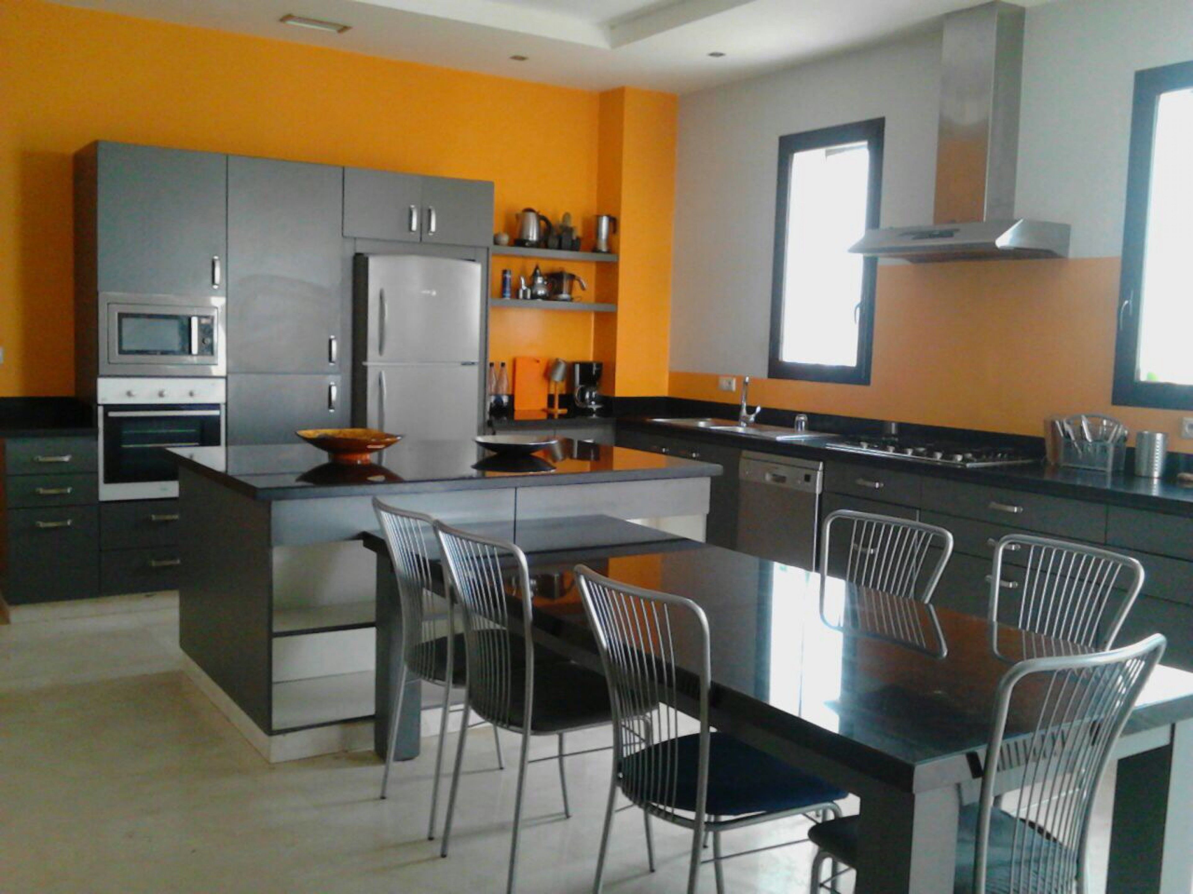 Panoramic Villa | Dapur peribadi | Peti sejuk/penyejuk beku saiz penuh, ketuhar gelombang mikro, ketuhar 