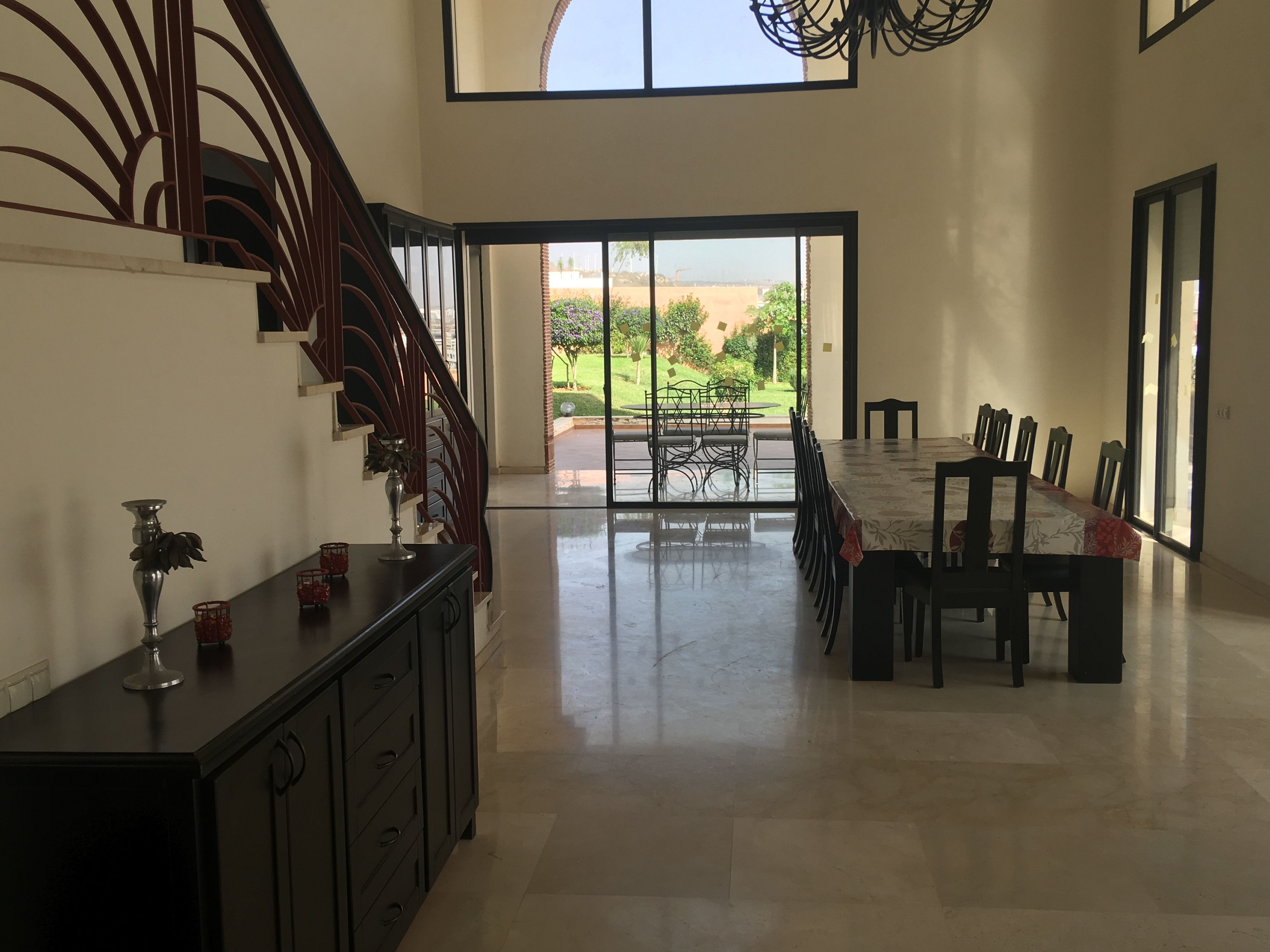 Biệt thự có tầm nhìn toàn cảnh | Khu vực ăn uống tại phòng