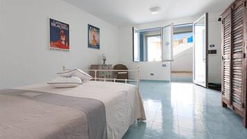 1 slaapkamer, een strijkplank/strijkijzer, internet