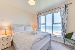 3 bedrooms, iron/ironing board, free WiFi, bed sheets - 3 Bed in Putsborough (oc-flat11) (Croyde)