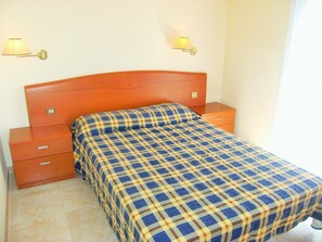 2 bedrooms, iron/ironing board, bed sheets - TARRACO 20 (BOLLERIA) (Estartit)