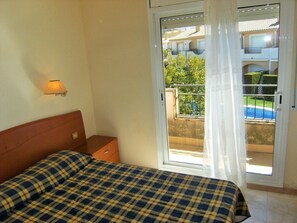 2 slaapkamers, een strijkplank/strijkijzer, beddengoed