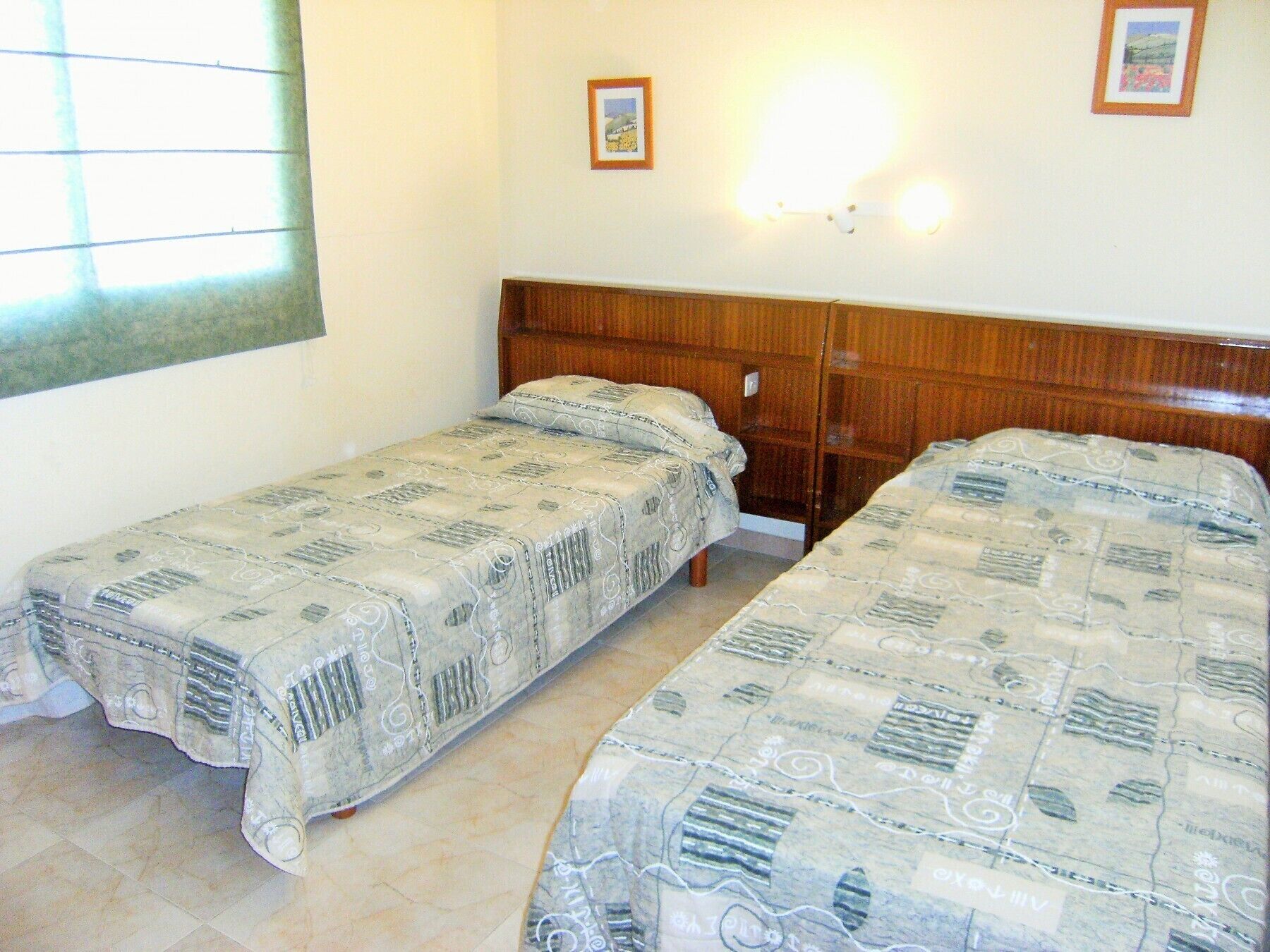 2 habitaciones, tabla de planchar con plancha y ropa de cama 