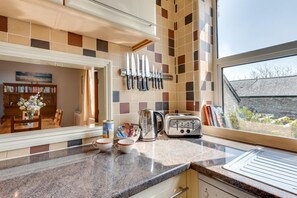 Microwave, oven, dishwasher, high chair - 2 Bed in Mortehoe (oc-mortev) (Mortehoe)