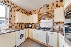 Microwave, oven, dishwasher, high chair - 2 Bed in Mortehoe (oc-mortev) (Mortehoe)