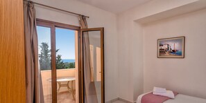 3 soverom, strykejern/-brett, internettilgang og sengetøy