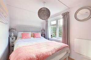 3 عدّة غرف نوم ومكواة/لوح كي وسرير سفر وواي فاي مجانًا