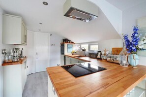 ميكروويف، فرن، غسالة أطباق، محمصة خبز