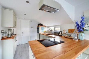 Microondas, horno, lavavajillas y tostadora 