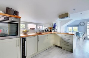 Microwave, oven, dishwasher, toaster - 3 Bed in Croyde (oc-bendal) (Croyde)