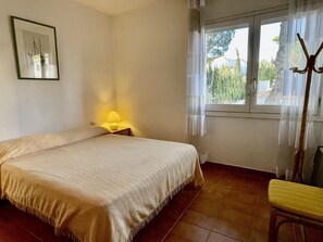 2 chambres, fer et planche Ă repasser, draps fournis