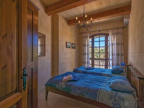 3 quartos, ferros/tábuas de passar roupa, Wi-Fi de cortesia