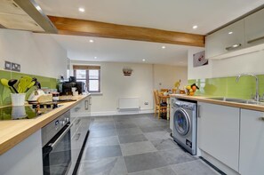 Microwave, oven, dishwasher, toaster - 3 Bed in Braunton (oc-cross) (Braunton)