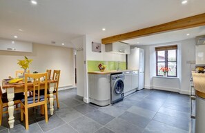 Mikrowelle, Ofen, Geschirrspüler, Toaster