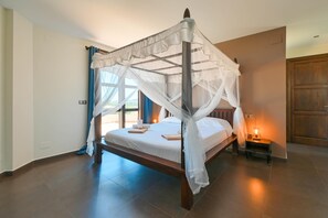 4 bedrooms, iron/ironing board, WiFi, bed sheets - Large and romantic luxury villa in Denia, Costa Blanca, Spain with private pool for 8 persons (Denia)