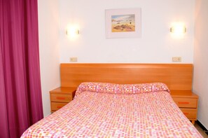 2 chambres, fer et planche à repasser, accès au Wi-Fi (inclus)