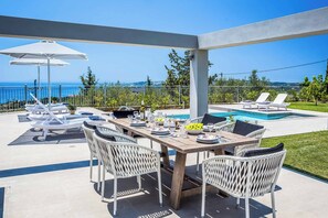 屋外ダイニングエリア