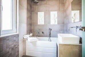 Baignoire, serviettes fournies