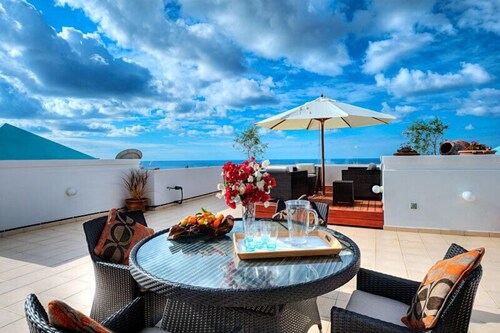 Stunning Penthouse With Sea Views, Large Rooftop Terrace And Swimming Pool.