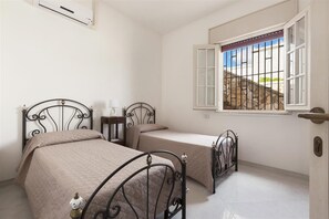 3 bedrooms, iron/ironing board, internet