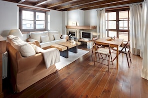 TV, fireplace, DVD player